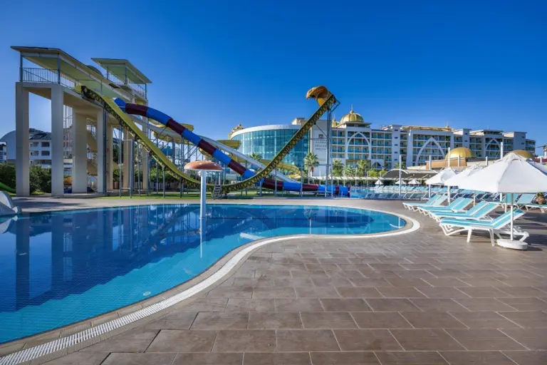 Aqua Bar (2/3)