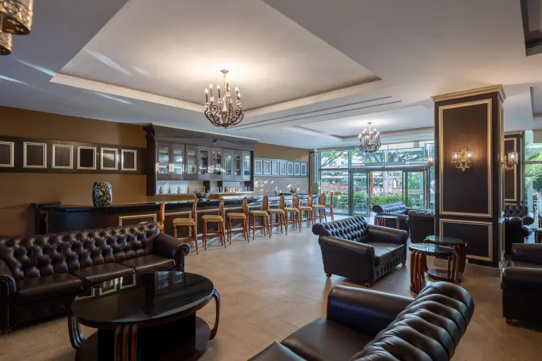 Restoran &amp; Bar